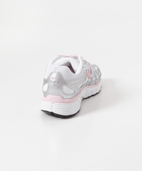 URBAN RESEARCH DOORS（アーバンリサーチドアーズ）の「NIKE　P-6000（スニーカー・レディース・WHT/MTL・23.5/24/24.5/25）」の10枚目の写真