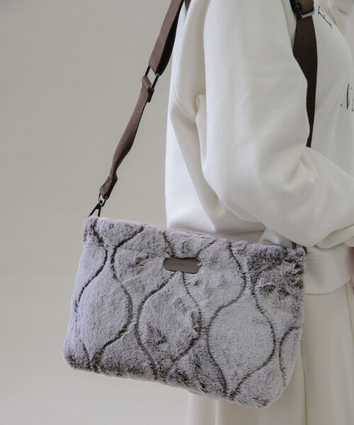 URBAN RESEARCH Sonny Label（アーバンリサーチサニーレーベル）の「LE VERNIS　ファーキルティングクラッチ（クラッチバッグ・レディース・ブラウン/ベージュ・one）」の4枚目の写真