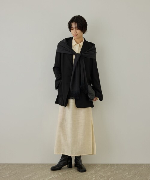 ADAM ET ROPE'(アダムエロペ)の「GENTLE SILK スカーフ / イージーケア(バンダナ/スカーフ・レディース・ブラック/ブラウン・F)」の4枚目の写真