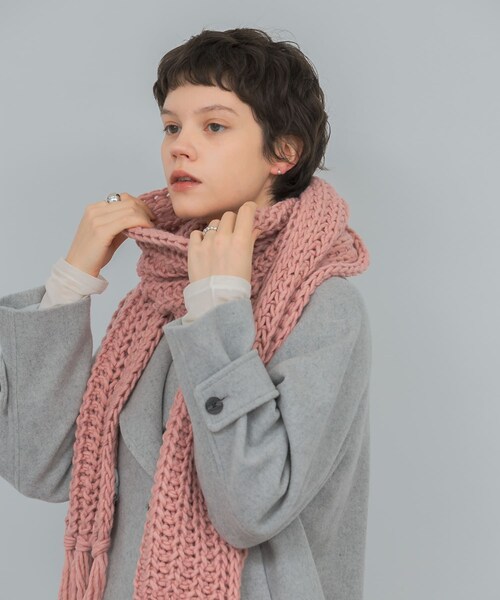 URBAN RESEARCH（アーバンリサーチ）の「Fratelli Talli　フリンジニットマフラー（マフラー・レディース・PINK/WHITE/NAVY・FREE）」の4枚目の写真
