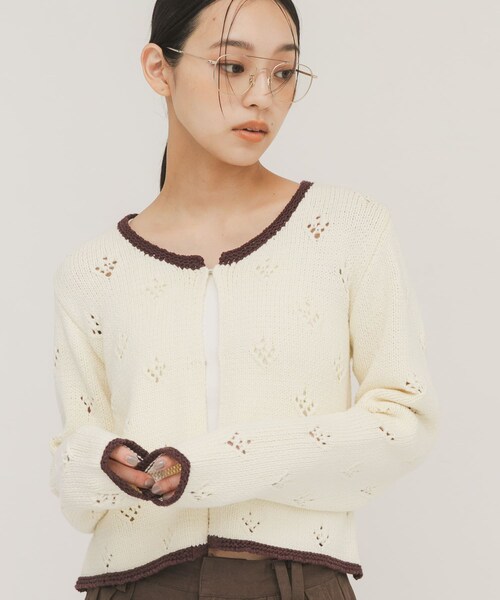 KBF（ケイビーエフ）の「アイレットコンパクトカーディガン（カーディガン/ボレロ・レディース・IVORY/CHARCOAL・One）」の5枚目の写真