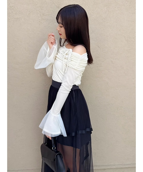 dazzlin（ダズリン）の「シアーベロアオフショルトップス（Tシャツ/カットソー・レディース・アイボリー/ブラック/ピンク/ミントグリーン/ベージュ・F）」の3枚目の写真