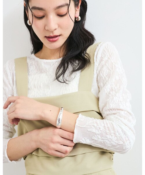 VIS（ビス）の「ニュアンスメタルバングル（バングル/リストバンド・レディース・ゴールド/シルバー・F）」の5枚目の写真