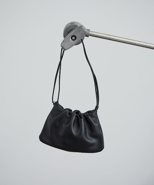 ADAM ET ROPE'（アダムエロペ）の「【NOTHING WRITTEN（ナッシングリトゥン）】NELLA STRAP MINI BAG（ハンドバッグ・レディース・ブラック/ベージュ系・F）」の18枚目の写真