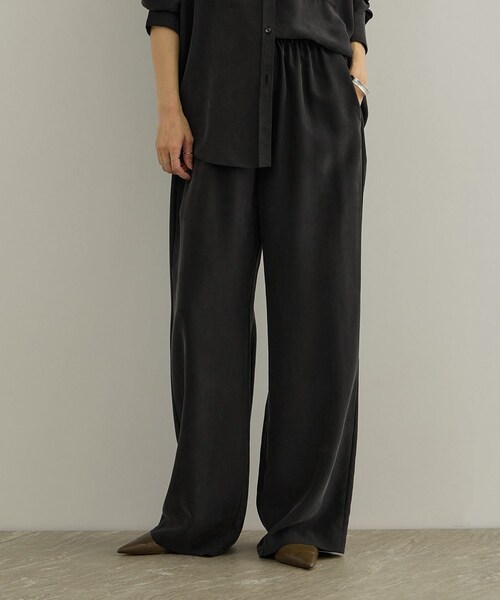 ADAM ET ROPE'(アダムエロペ)の「GENTLE SILK パンツ / セットアップ対応・新色追加(シャツ/ブラウス・レディース・ブラック/ブラウン・M/S)」の8枚目の写真