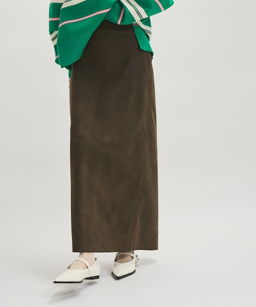 ADAM ET ROPE'(アダムエロペ)の「シンセティックスエードペンシルマキシスカート(スカート・レディース・ダークブラウン系/サックス/ブラック・36/38)」の1枚目の写真