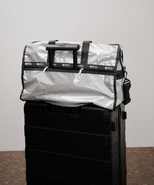 ADAM ET ROPE'(アダムエロペ)の「【LeSportsac for ADAM ET ROPE'】Exclusive Deluxe LG Weekender(ボストンバッグ・レディース・シルバー・F)」の13枚目の写真