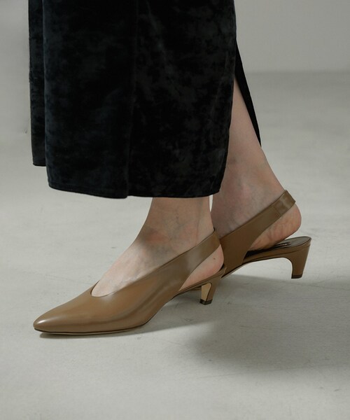 ADAM ET ROPE'(アダムエロペ)の「【BRENTELLA(ブレンテッラ)】SARAH バックストラップレザーパンプス(パンプス・レディース・ブラウン系・35.5/36.5/37.5/38.5)」の11枚目の写真