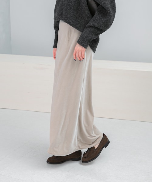 URBAN RESEARCH ROSSO（アーバンリサーチロッソ）の「ベロアロングスカート（スカート・レディース・GREIGE/BLUE・36/38）」の2枚目の写真