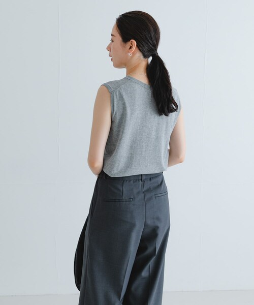 URBAN RESEARCH(アーバンリサーチ)の「UVカット加工ノースリーブニット(タンクトップ・レディース・BEIGE/BLACK/GRAY・FREE)」の17枚目の写真