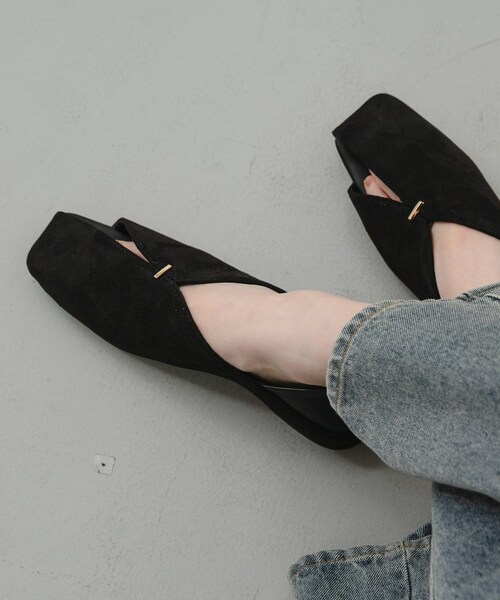 SENSE OF PLACE by URBAN RESEARCH(センスオブプレイスバイアーバンリサーチ)の「Vカットアシンメトリーパンプス(パンプス・レディース・BLACK/BROWN・S/M/L)」の4枚目の写真