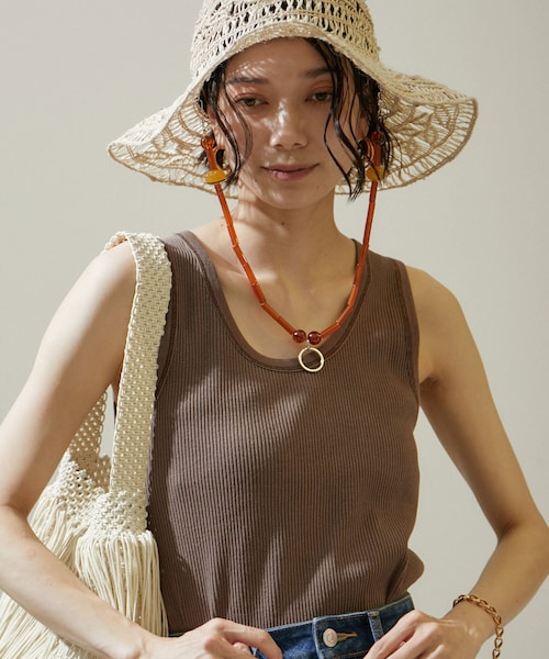 ADAM ET ROPE'（アダムエロペ）の「【La Maison de Lyllis（メゾンドリリス）】HATKEEPER（ネックレス・レディース・ホワイト系/ブラウン系/キャメル・F）」の5枚目の写真