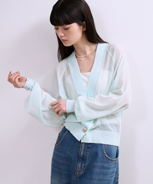 ADAM ET ROPE'(アダムエロペ)の「【WEB限定】・【サステナブル】リネンMIXシアーカーディガン(カーディガン/ボレロ・レディース・ブラック/オフホワイト/サックス・F)」の4枚目の写真