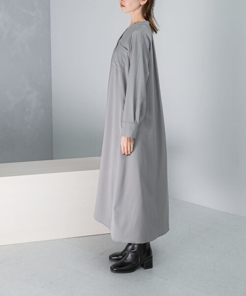 URBAN RESEARCH ROSSO（アーバンリサーチロッソ）の「ポケットデザインVネックワンピース（ワンピース・レディース・GRAY/YELLOW/CHARCOAL/GREEN・FREE）」の22枚目の写真