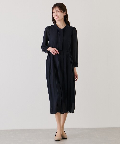 Jayro（ジャイロ）の「ボウタイプリーツワンピース（ワンピース・レディース・ブラック系/ライトグレー/ネイビー・M）」の6枚目の写真