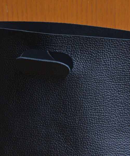 ADAM ET ROPE'（アダムエロペ）の「【HenderScheme/エンダースキーマ】not eco bag medium（ハンドバッグ・メンズ・ブラック・F）」の6枚目の写真
