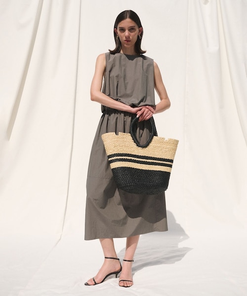 ROPE'(ロペ)の「【一部店舗限定】【REALM(レルム)】COTTON TAFFETA COLOR-BLOCKED DRESS|切り替えワンピース(ワンピース・レディース・ブラック/カーキ・38)」の10枚目の写真