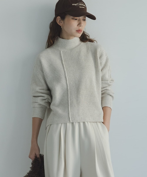 URBAN RESEARCH Sonny Label（アーバンリサーチサニーレーベル）の「畦切替えニットプルオーバー（ニット/セーター・レディース・ライトベージュ/チャコール/ブルー/ピンク・Free）」の2枚目の写真