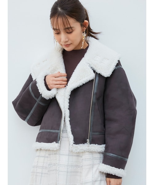 MERCURYDUO（マーキュリーデュオ）の「フェイクムートンビッグカラーボンバージャケット（ムートンコート・レディース・オフホワイト/アイボリー/ライトグレー/ブラック/ベージュ・S/M）」の5枚目の写真