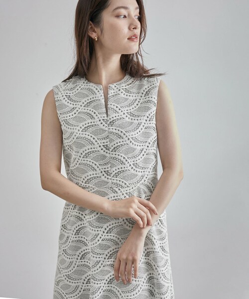 ROPE'（ロペ）の「【一部店舗限定】【ESTAR TEKSTIL】ケミカルレース×シャンタンフレアーワンピース（ワンピース・レディース・ホワイト系/ネイビー系・36/38）」の14枚目の写真