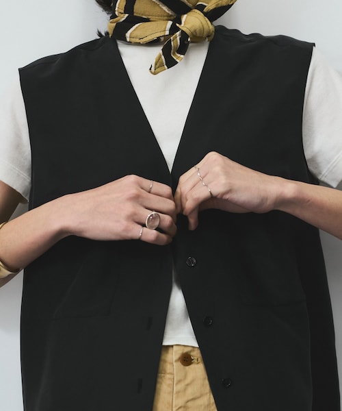 ADAM ET ROPE'（アダムエロペ）の「[25SS]GENTLE SILKジレ【セットアップ対応】（ベスト・レディース・ブラック/ベージュ/ブルー・F）」の12枚目の写真