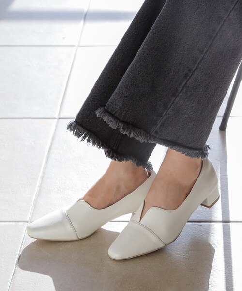 URBAN RESEARCH Sonny Label（アーバンリサーチサニーレーベル）の「Vカットローヒールパンプス（パンプス・レディース・ブラック/アイボリー/シルバー・S/M/L）」の14枚目の写真