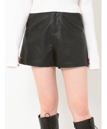 EVRIS | レザーライクタックショートパンツ(その他パンツ)