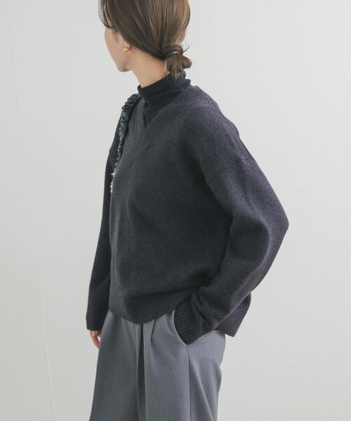 URBAN RESEARCH DOORS(アーバンリサーチドアーズ)の「VネックKNITプルオーバー(ニット/セーター・レディース・GREIGE/RED/NAVY・Free)」の15枚目の写真