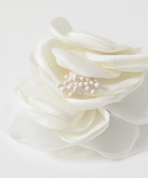 URBAN RESEARCH DOORS（アーバンリサーチドアーズ）の「ニュアンスフラワーコサージュ（ブローチ/コサージュ・レディース・IVORY/L.GRAY・One）」の6枚目の写真