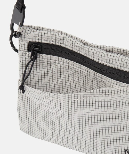 URBAN RESEARCH DOORS(アーバンリサーチドアーズ)の「THE NORTH FACE RAFTER SHOULDER POUCH SSP(ショルダーバッグ・レディース・Kブラック/TIティングレー/ABブルー・One)」の9枚目の写真