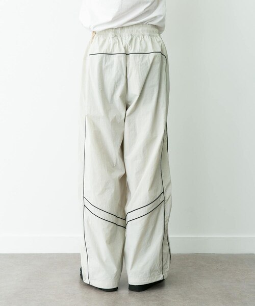 URBAN RESEARCH Sonny Label（アーバンリサーチサニーレーベル）の「NIKE　AS M NK AIR PK TRK PANTS（その他パンツ・メンズ・BLACK/LIGHT BONE・M/L）」の4枚目の写真