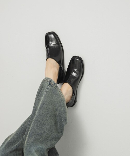 KBF（ケイビーエフ）の「センターステッチスクエアトゥスライドシューズ（その他シューズ・レディース・BLACK/CHARCOAL・36/37/38）」の9枚目の写真