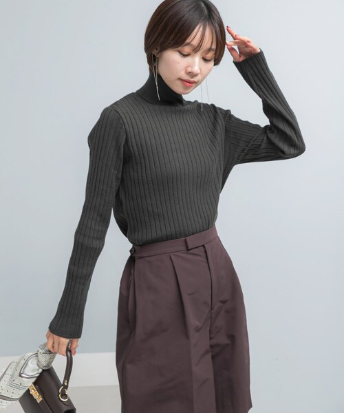 URBAN RESEARCH ROSSO（アーバンリサーチロッソ）の「エクストラファインリブタートルニット（ニット/セーター・レディース・OFF/ROYAL BLUE/OLIVE・Free）」の10枚目の写真
