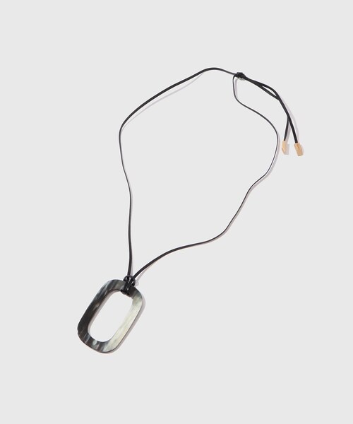 ADAM ET ROPE'(アダムエロペ)の「【CATH・S/キャッツ】OVAL HORN NECKLACE(ネックレス・メンズ・ブラック・F)」の1枚目の写真