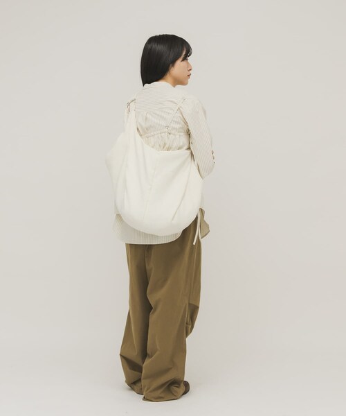 KBF（ケイビーエフ）の「パイル2WAYイージーBAG（トートバッグ・レディース・IVORY/NAVY・One）」の8枚目の写真