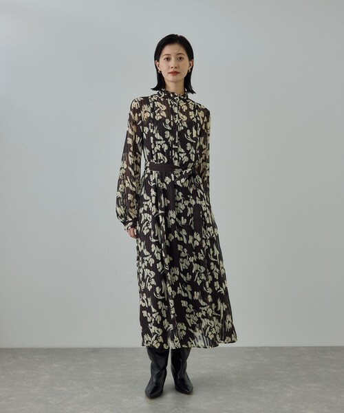 ROPE'（ロペ）の「フラワープリントタックワンピース/イージーケア（ワンピース・レディース・ダークブラウン系/オレンジ系・F）」の11枚目の写真