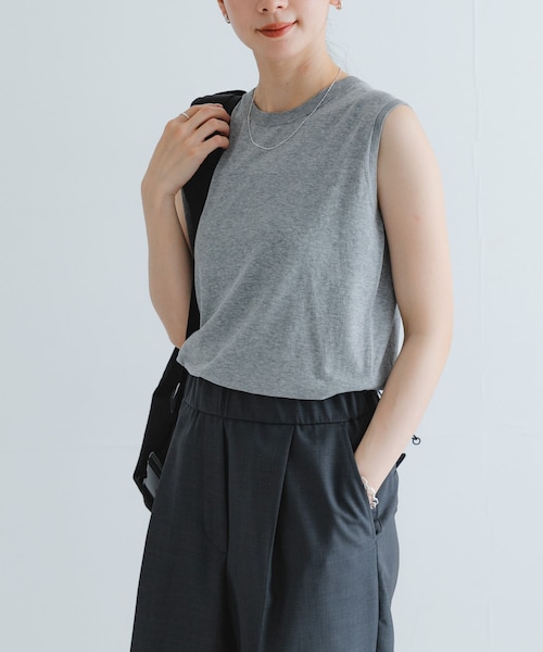 URBAN RESEARCH(アーバンリサーチ)の「UVカット加工ノースリーブニット(タンクトップ・レディース・BEIGE/BLACK/GRAY・FREE)」の2枚目の写真