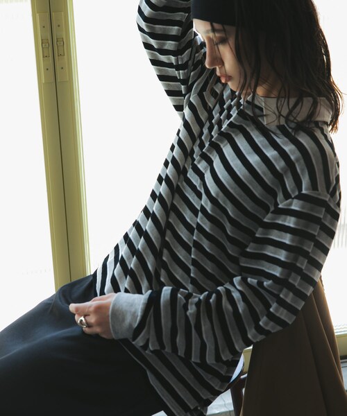 URBAN RESEARCH（アーバンリサーチ）の「『UR TECH』ベロアボーダーラガーシャツ（Tシャツ/カットソー・レディース・CHERRY RED/GRAY・FREE）」の3枚目の写真