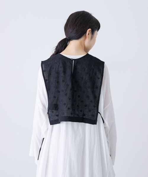 かぐれ（カグレ）の「ドット刺繍ウールガーゼビブ（ベスト・レディース・IVORY/BLACK・FREE）」の16枚目の写真