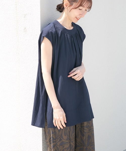 ITEMS URBANRESEARCH（アイテムズ アーバンリサーチ）の「サイドスリットフレンチブラウス（シャツ/ブラウス・レディース・RENGA/OFF/NVY・FREE）」の2枚目の写真