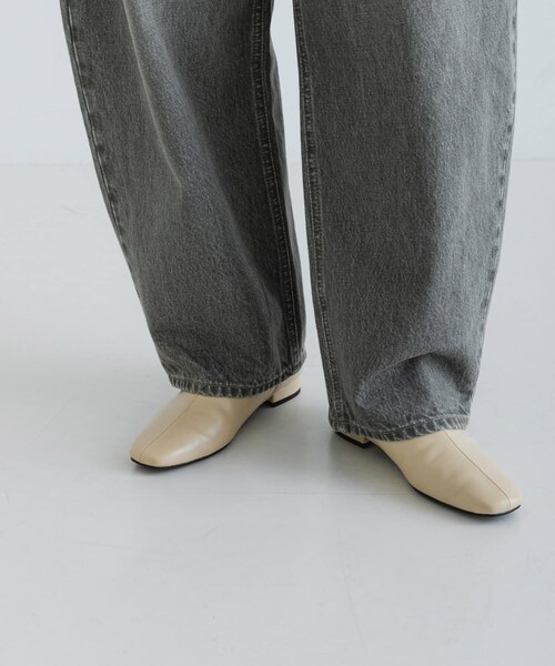 URBAN RESEARCH(アーバンリサーチ)の「『MADE IN JAPAN』スクエアトゥローヒールショートブーツ(ブーツ・レディース・IVORY/BLACK・23.5/24/24.5/25)」の6枚目の写真