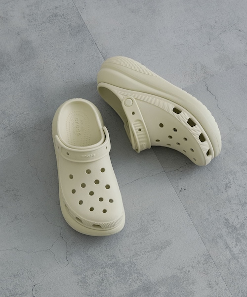 URBAN RESEARCH(アーバンリサーチ)の「クロックス CRUSH CLOG(サンダル・レディース・BLACK/WHITE/BONE・6/7/5)」の3枚目の写真