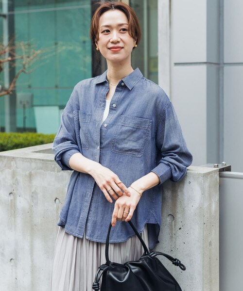 URBAN RESEARCH DOORS(アーバンリサーチドアーズ)の「シアーデニムシャツ(シャツ/ブラウス・レディース・INDIGO/BLACK・Free)」の20枚目の写真