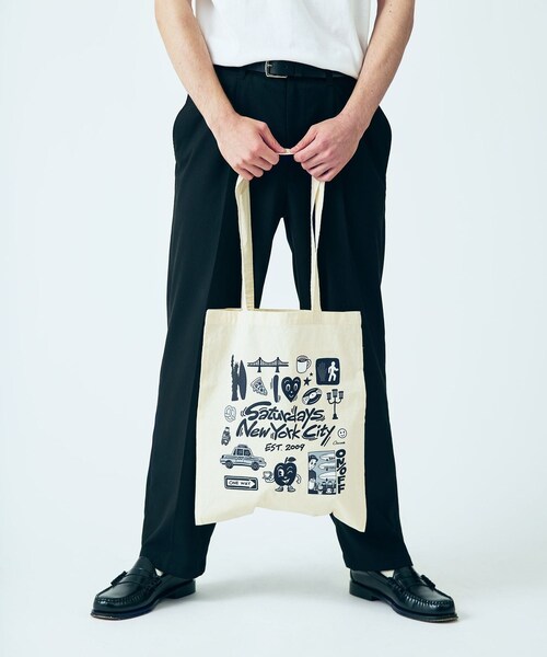 Saturdays NYC(サタデーズ ニューヨークシティ )の「Chocomoo x Saturdays NYC Tote Bag(トートバッグ・レディース・ブラック/キナリ/ワイン・F)」の19枚目の写真