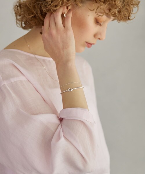 URBAN RESEARCH（アーバンリサーチ）の「decor『デコール』　Knot Bangle（ブレスレット・レディース・SILVER・-）」の2枚目の写真