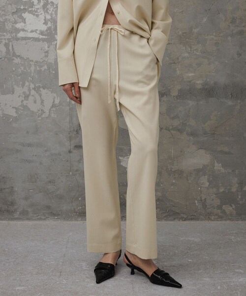 ADAM ET ROPE'（アダムエロペ）の「【EMOELLE】ソモウイージーパンツ（その他パンツ・レディース・ブラック/キナリ系・36/38）」の4枚目の写真