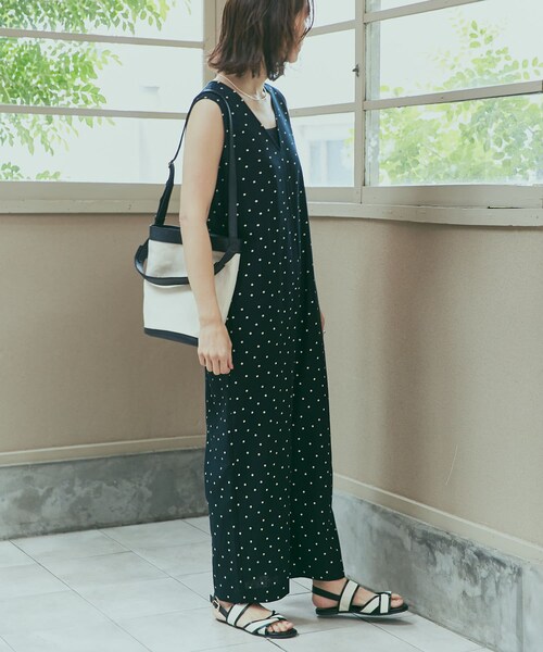 URBAN RESEARCH DOORS(アーバンリサーチドアーズ)の「リネンレーヨンドットオールインワン(サロペット/オーバーオール・レディース・NATURAL/BLACK・S/M)」の8枚目の写真