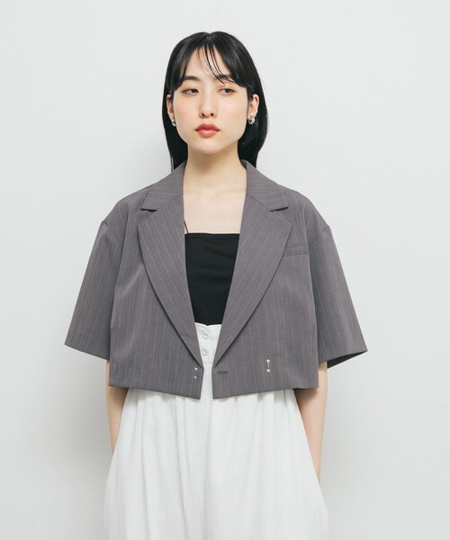 KBF（ケイビーエフ）の「ストライプショートジャケット（テーラードジャケット・レディース・IVORY/CHARCOAL・one）」の3枚目の写真