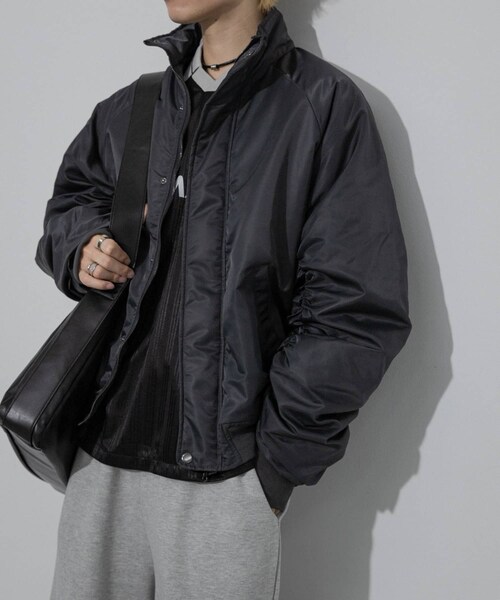 SENSE OF PLACE by URBAN RESEARCH（センスオブプレイスバイアーバンリサーチ）の「『ユニセックス』ナイロンギャザースタンドブルゾン（テーラードジャケット・メンズ・GRAY/BLACK/OLIVE・M/L）」の20枚目の写真