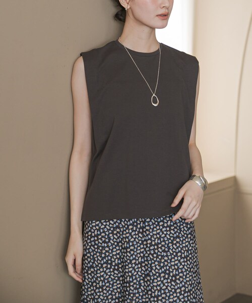 URBAN RESEARCH(アーバンリサーチ)の「汗染み防止ショルダータックカットソー(タンクトップ・レディース・OFF WHITE/CHARCOAL/BLUE GRAY・Free)」の14枚目の写真